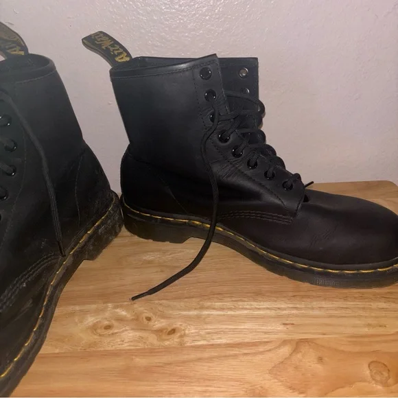 Dr. Martens 1460 Classic Black Leather Lace-Up Boots 8 Hole - Picture 6 of 10